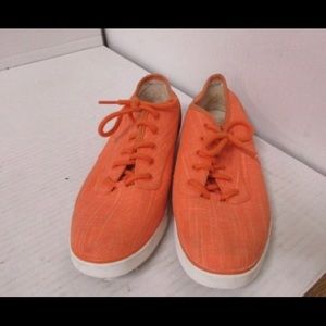 Size 9.5 UGG Womens Hally Persimmon  Canvas shoes